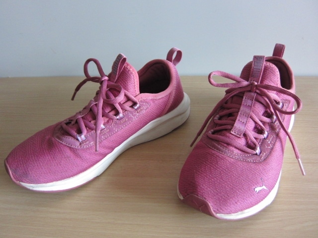 PUMA SOFTFOAMスニーカーシューズ レア 軽量 サイズ 24cm レア色 使用頻度少なめ 特得拍卖