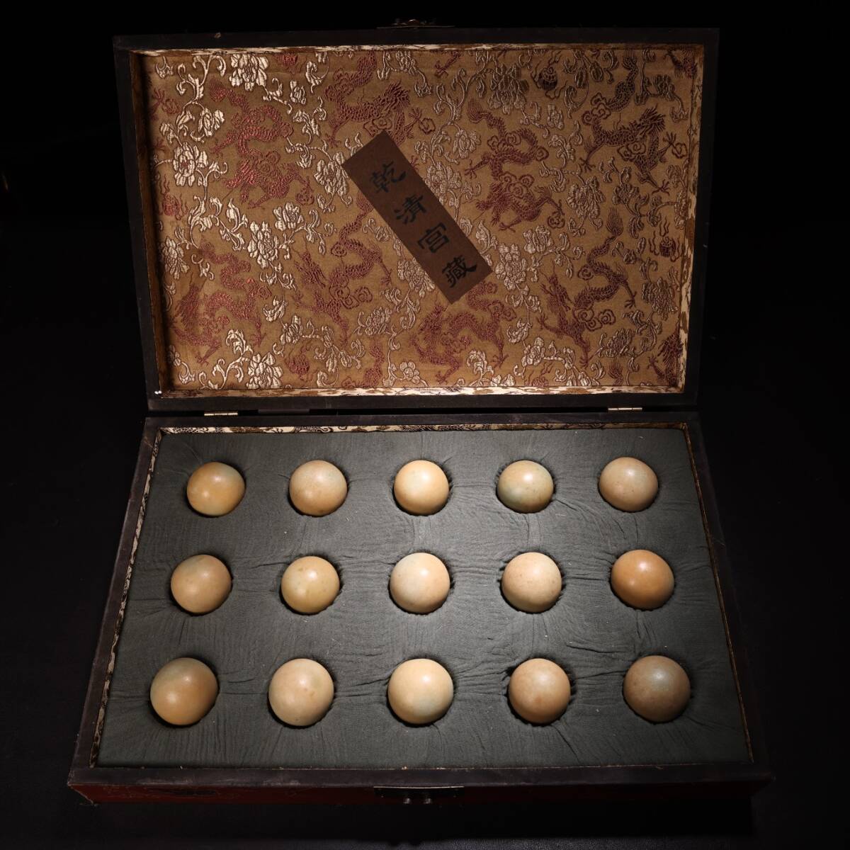 清時代 乾清宮藏 夜光球 夜明珠 夜光石 手球 把玩件 稀少珍品 文案置物 古擺件 時代物 古董品 骨董 旧家蔵出 唐物 中国古玩 古美術品拍卖