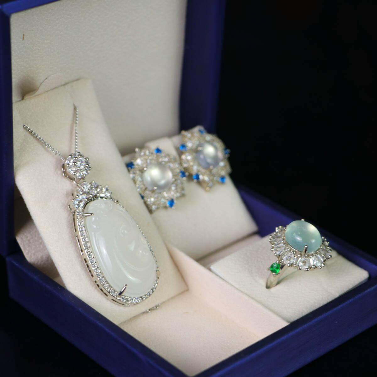 清時代 宮廷御供 高氷 宝石彫 白氷 如意 耳飾 指輪 首飾 三件套 古擺件 時代物 古董品 骨董 收集 旧家蔵出し 唐物 中国古玩 古美術品拍卖