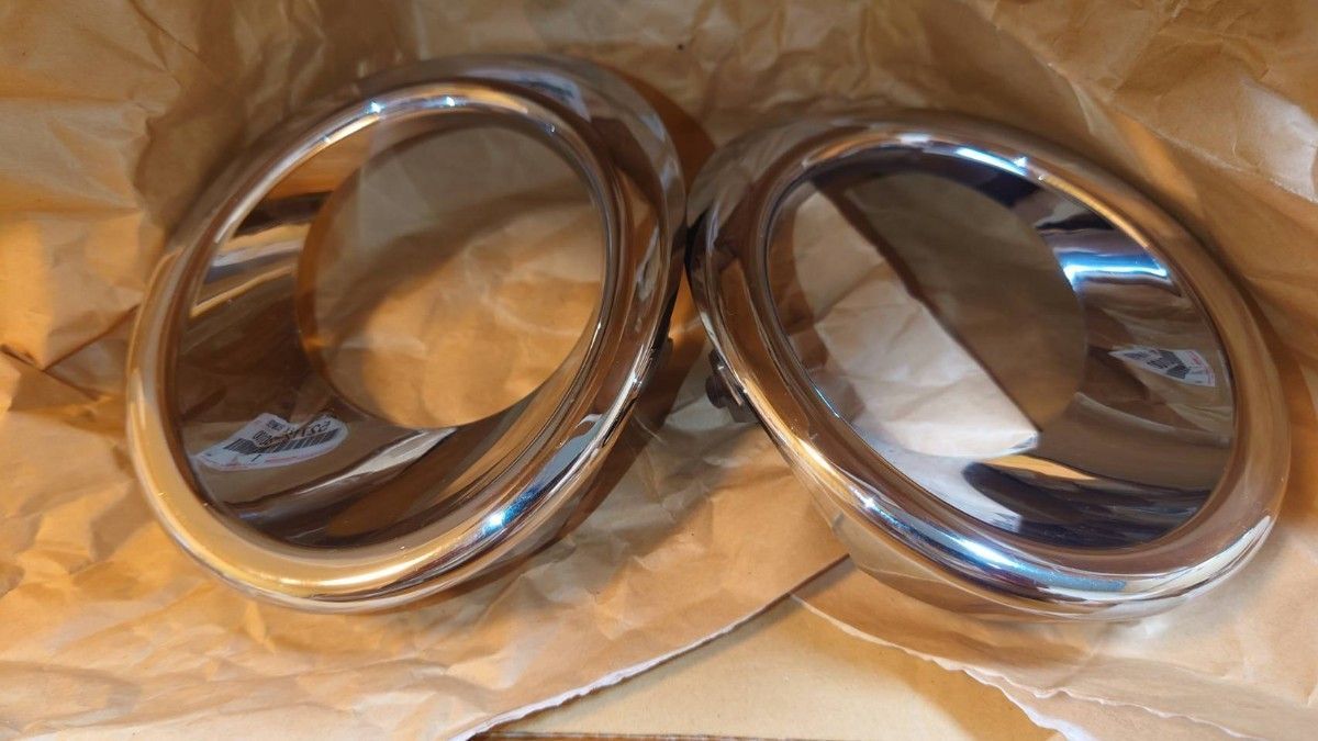 ■新品■トヨタ 純正 クラウン マジェスタ 210系 GWS214/AWS215 フォグランプ メッキ モール 左右セット 拍卖