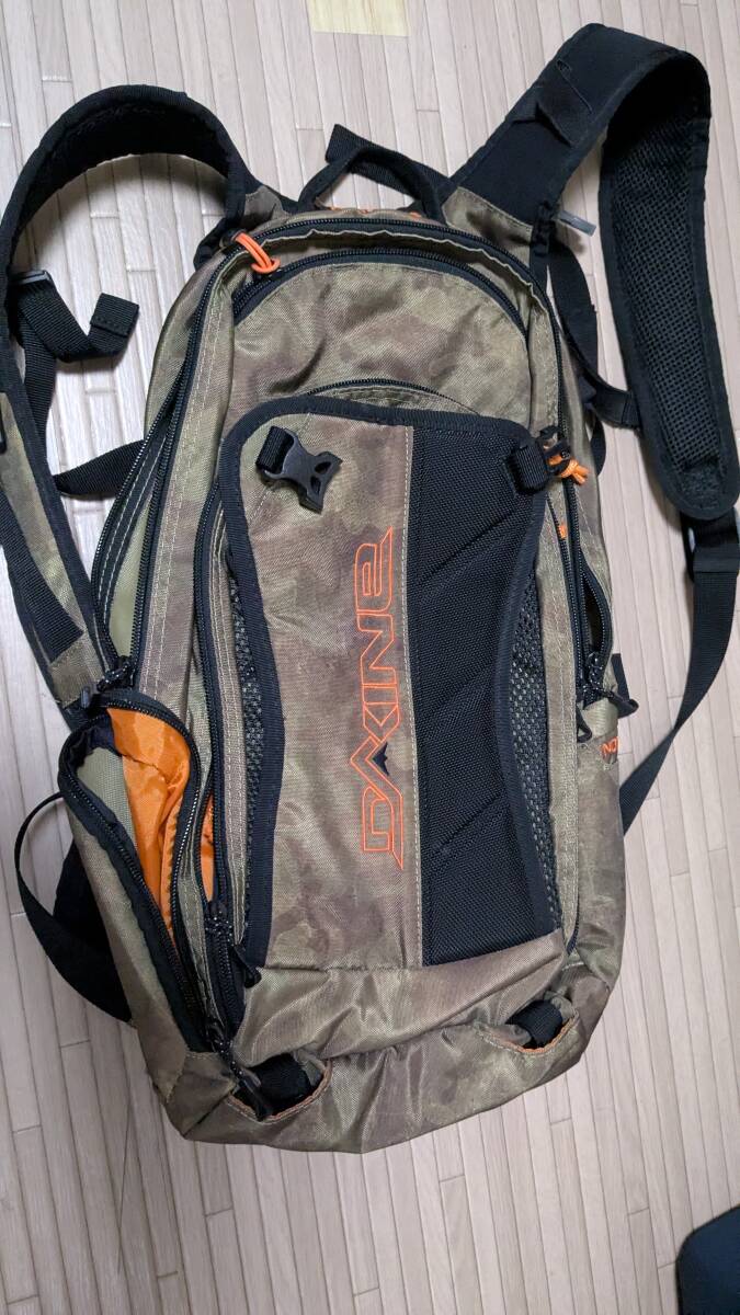 DAKINE NOMAD リュック 18L拍卖