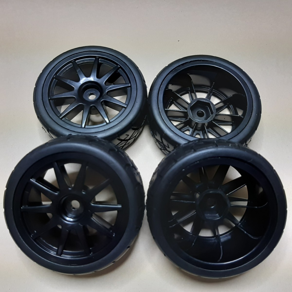 ●即決価格●送料無料●グリップ タイヤ ホイール● 10スポーク ブラック TT02 TT01 タミヤ TB03 TA05 TA TB 03 04 05 06 ラジコン拍卖