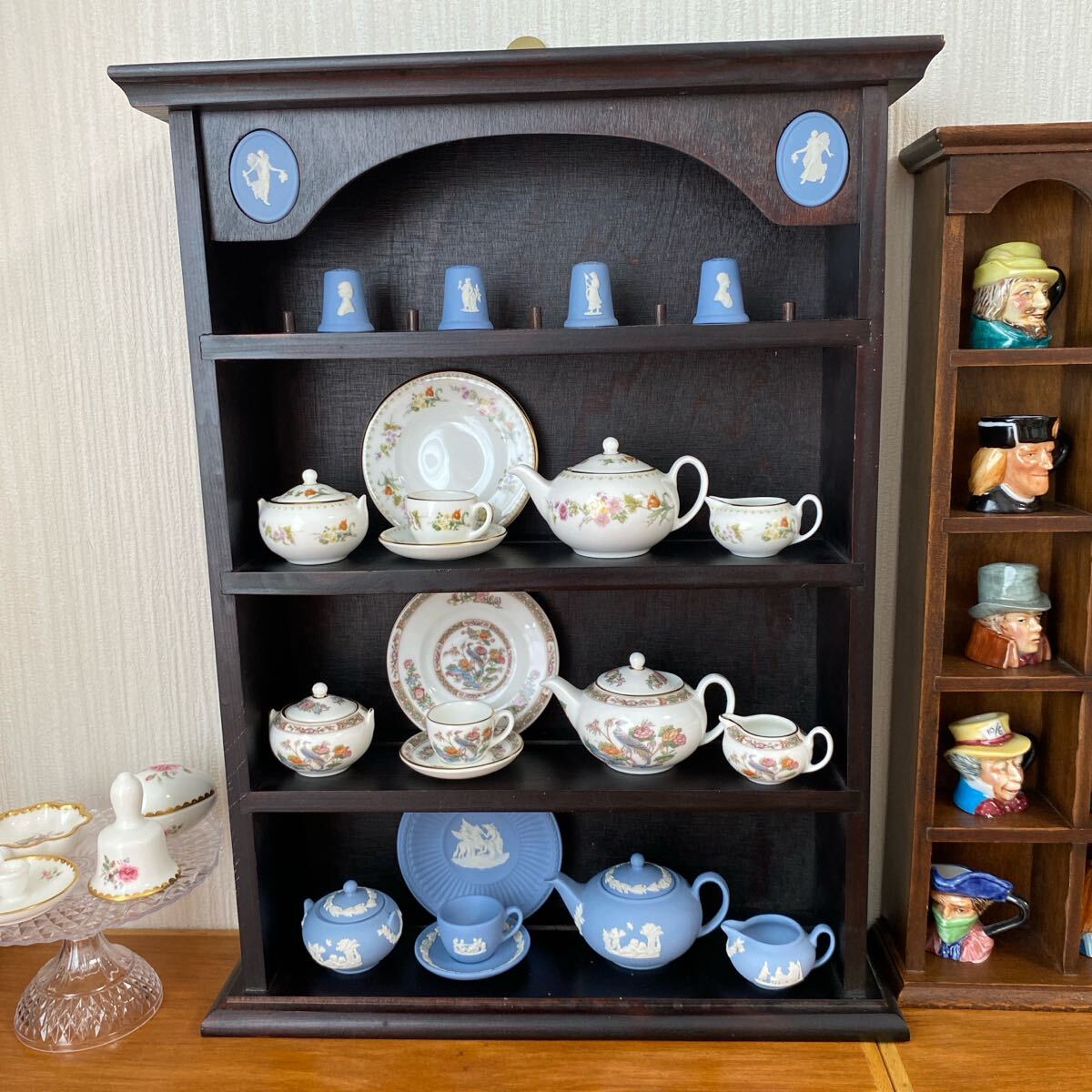 ウェッジウッド ブルージャスパー ミニチュアティーセット&飾り棚セット 踊り子 WEDGWOOD拍卖