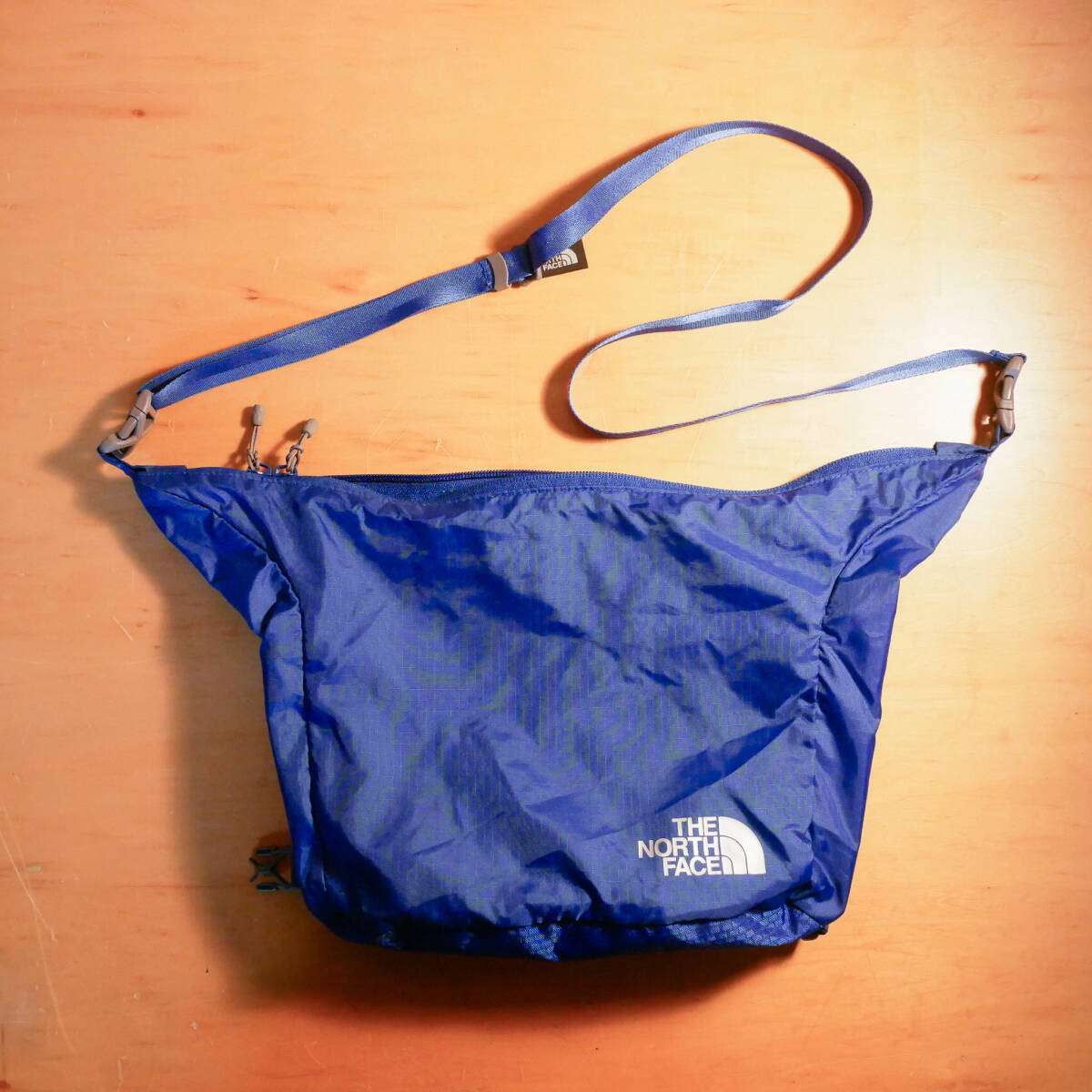 『THE NORTH FACE ポーチ ポリウレタン』No,15 ザ ノースフェイス ブルー 青 軽量 小物 ショルダー 青 NM91601 22cm×20cm×10.5cm拍卖