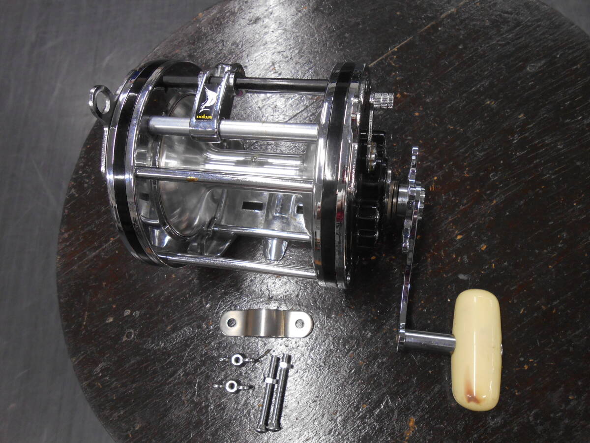 ダイワ精工名機 大型両軸リール シーライン800 とても綺麗なお品です。クエ、真ンナギ、カンパチ、キハダ、大ヒラマサに最適。拍卖