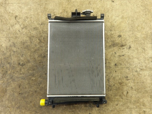 ラパン  HE33S ラジエータ 2BR デンソー 422135-6922 17700-74P00拍卖