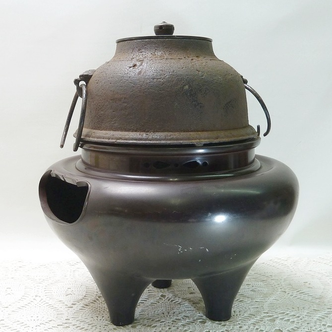 @茶道 風炉と釜 朝鮮風炉釜 獣双耳×環付 風炉は真鍮製(約4.2kg) 釜は鉄製(約2.3kg) お茶 拍卖