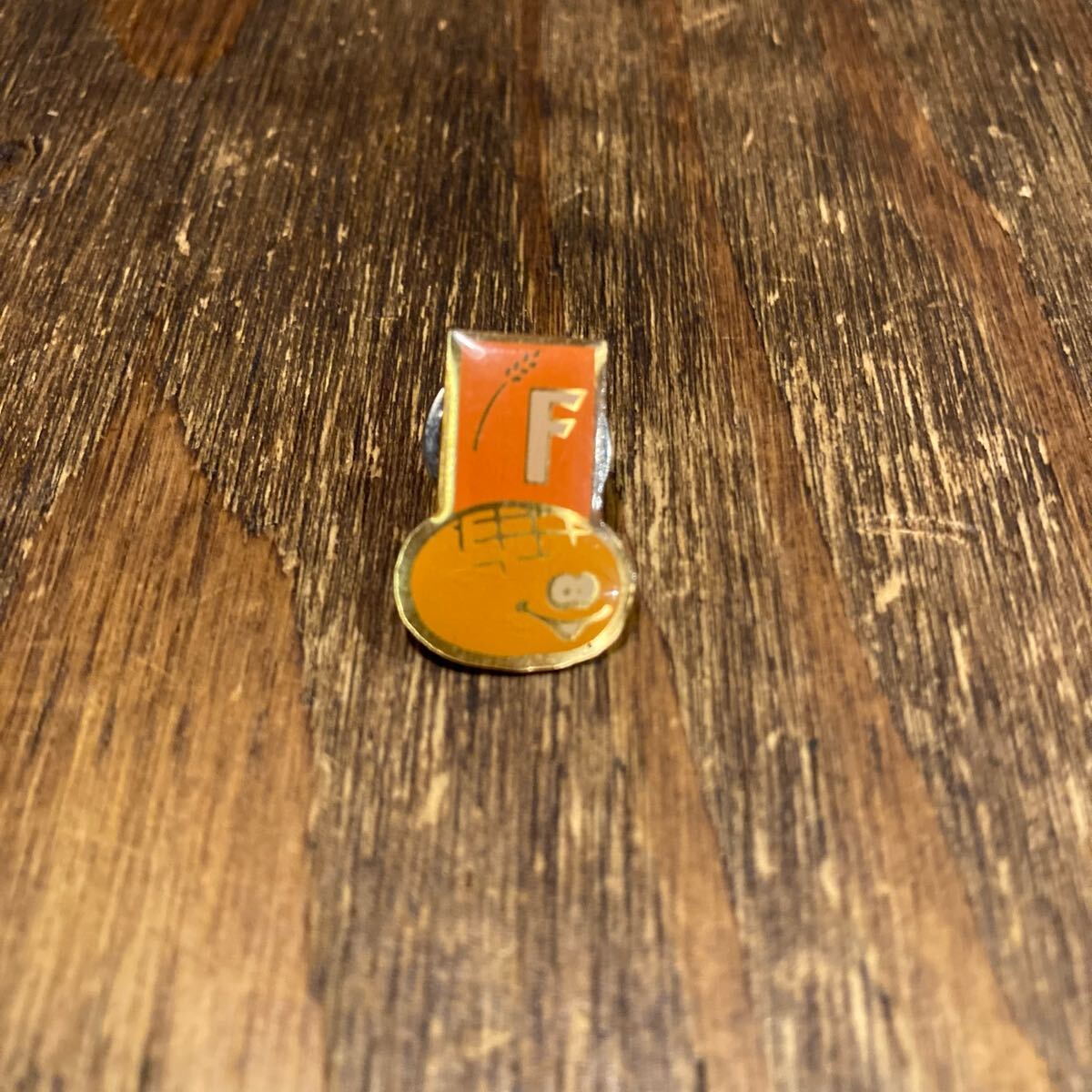 ユーロ雑貨 ヨーロッパ雑貨 ピンズ ピンバッジ パン キャラ ビンテージ雑貨 フランス雑貨拍卖