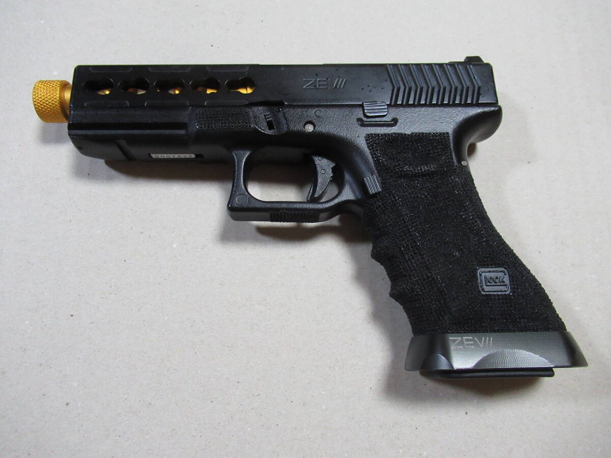 BELL製 ガスブローバックハンドガン GLOCK グロック G17 ZEVⅡ中古品 カスタム仕様 社外ゴールドアウターバレル拍卖