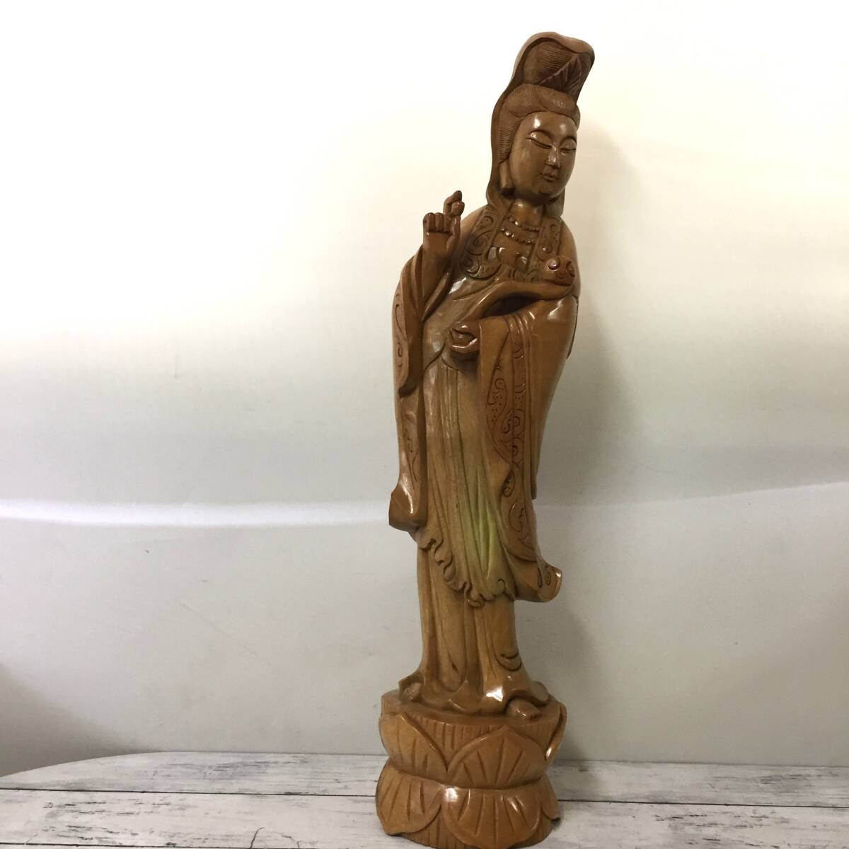 高さ60㎝ 観音菩薩 一刀彫 木彫り 仏像 仏教美術 立ち観音像 インテリア 置き物 Z5062拍卖