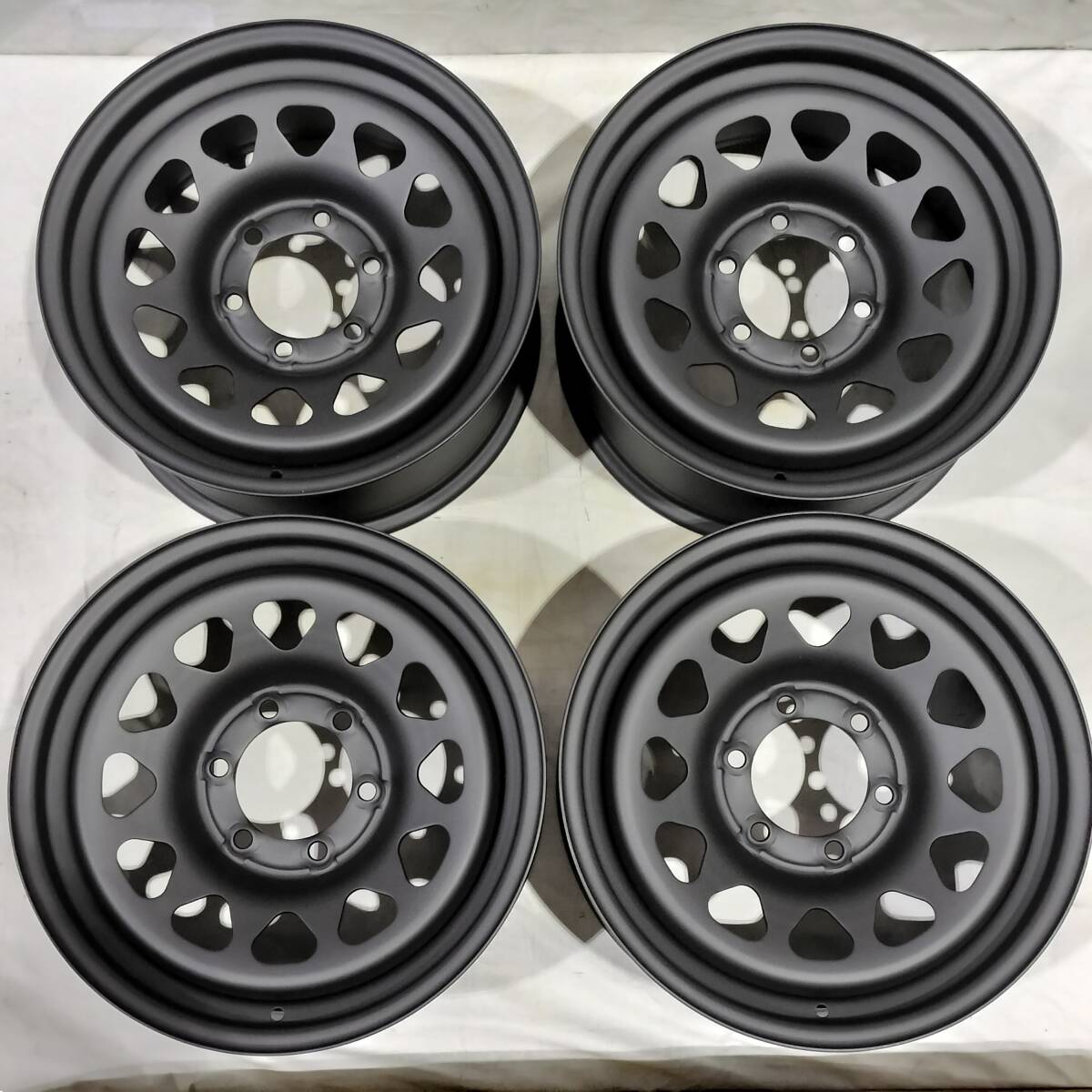 DAYTONAS D/S マットブラック 17-8.0J 6H139.7 +20 ホイール4本セット ハイラックス サーフ ランドクルーザープラド FJクルーザー 01-2445拍卖