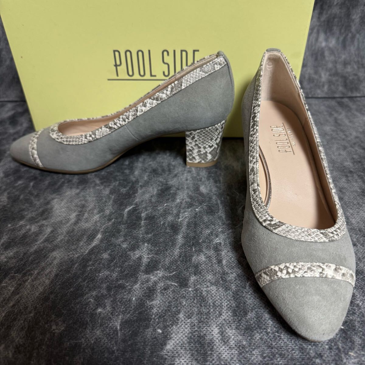 【未使用品】 POOL SIDE プールサイド スエードパンプス ヒールパンプス パイピング 型押し グレー 21.5cm *96拍卖