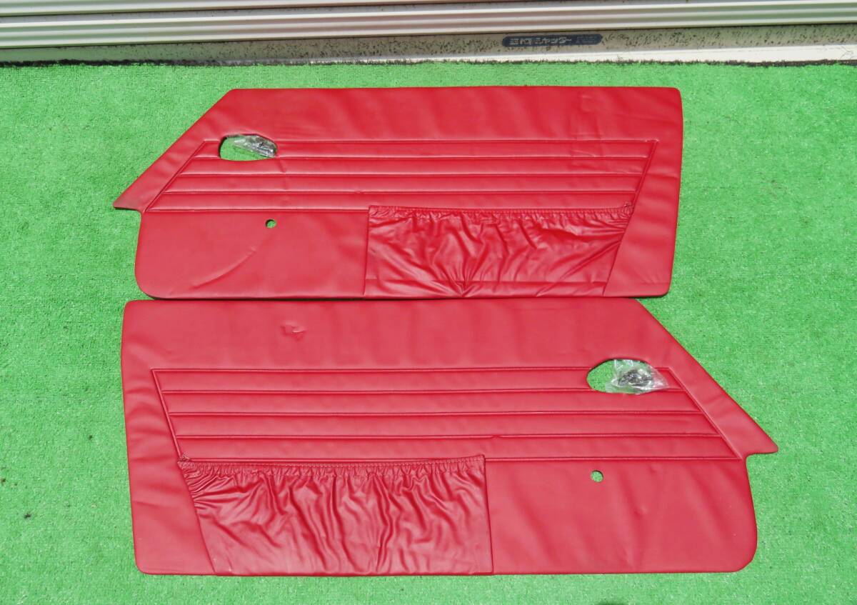 絶版!未使用!日産 ダットサン 後期 SR311 フェアレディ 赤 レッド ドア 内張り 左右セット 取付フック付 80951-25900/80950-25900拍卖