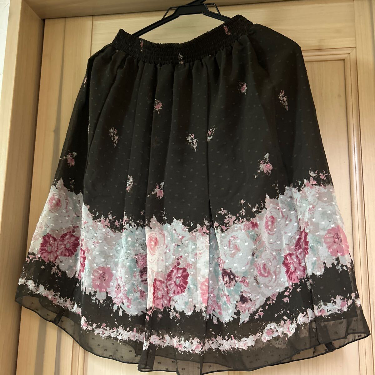 新品タグ付 レストローズ サイズM MT 花柄 スカート 14700円拍卖