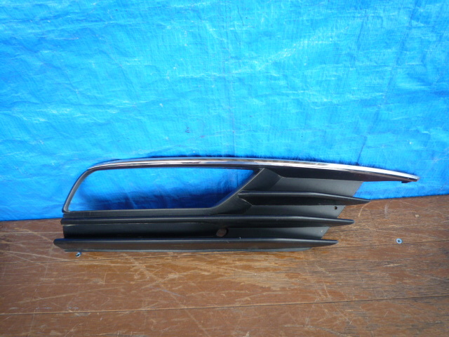 BI459 アウディ A3 8V フォグカバー 右 8V5807682A拍卖