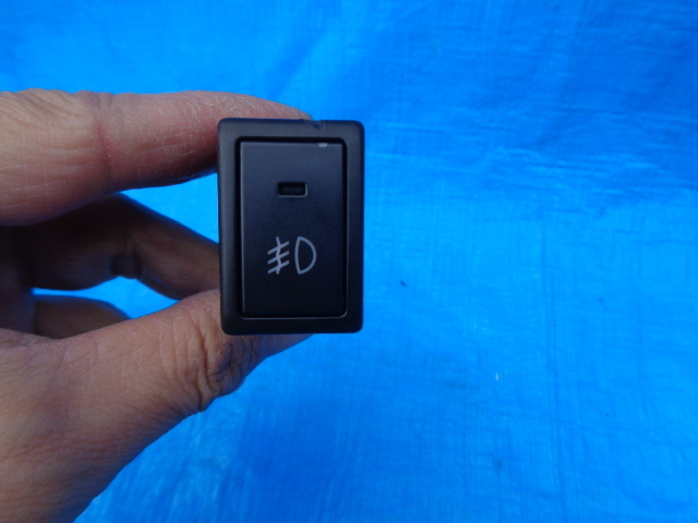 H19年 ワゴンR MH22S MH23S MRワゴン MF22S MG22S MK21S ML21S 純正 フォグランプスイッチ フォグスイッチ 送料200円 な22拍卖