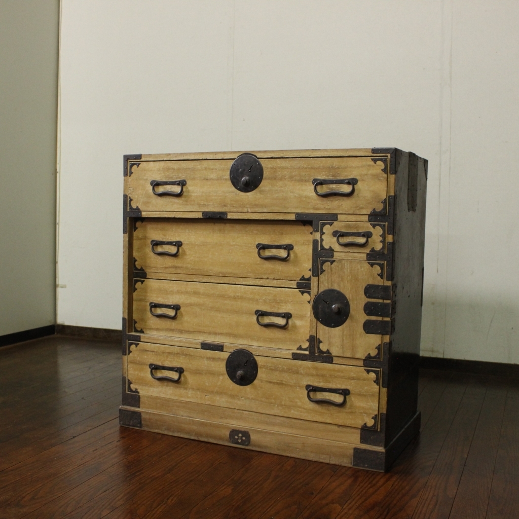 レトロ・アンティーク 前桐の古い時代箪笥 古家具/和風/陳列台/和家具/和骨董/店舗什器/ローボード/チェスト/収納拍卖