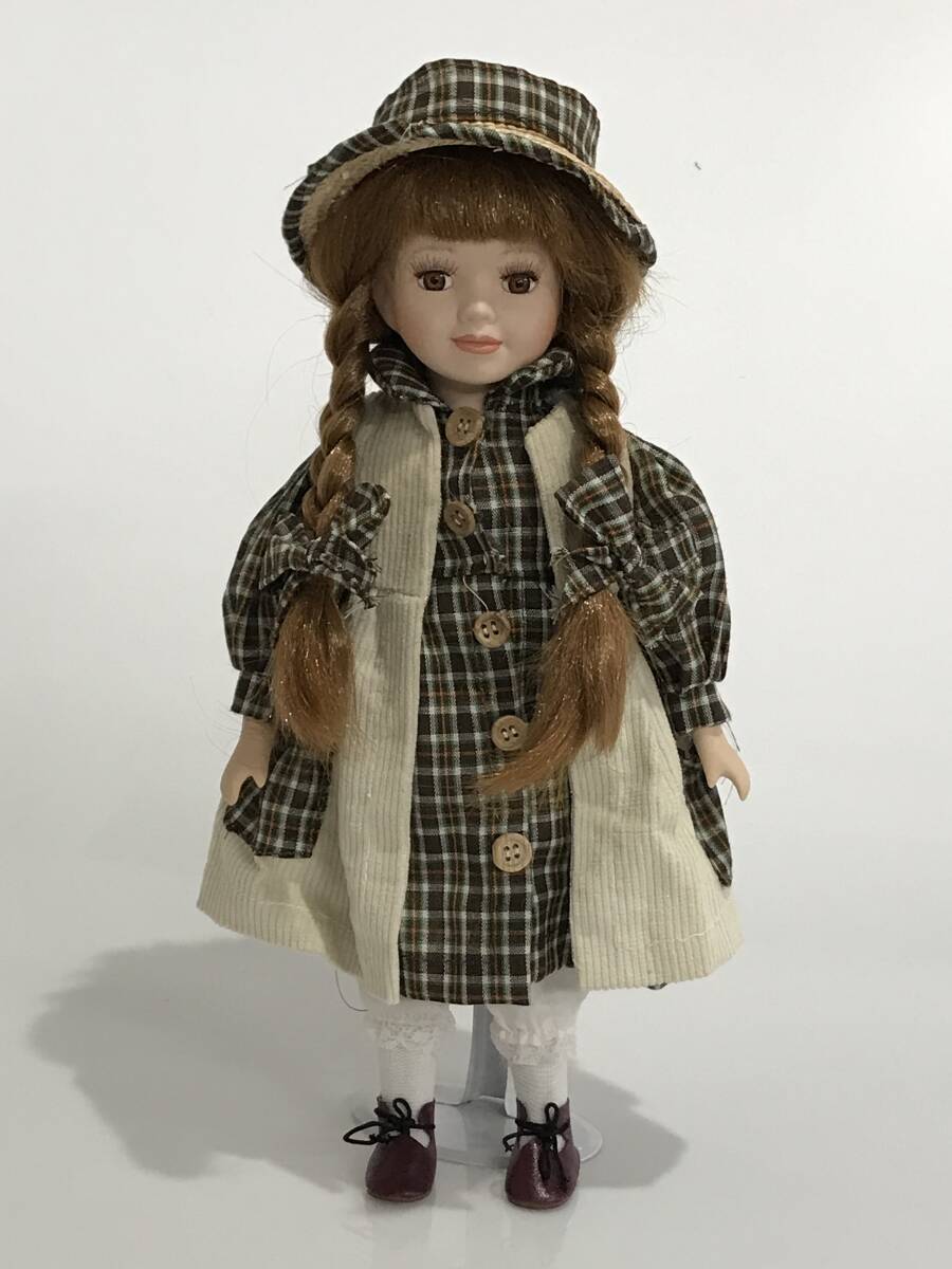 G8096 Porcelain Doll ドール 陶器製 女の子 チェック柄 約34cm ビスクドール 西洋人形 置物 オブジェ アンティーク拍卖
