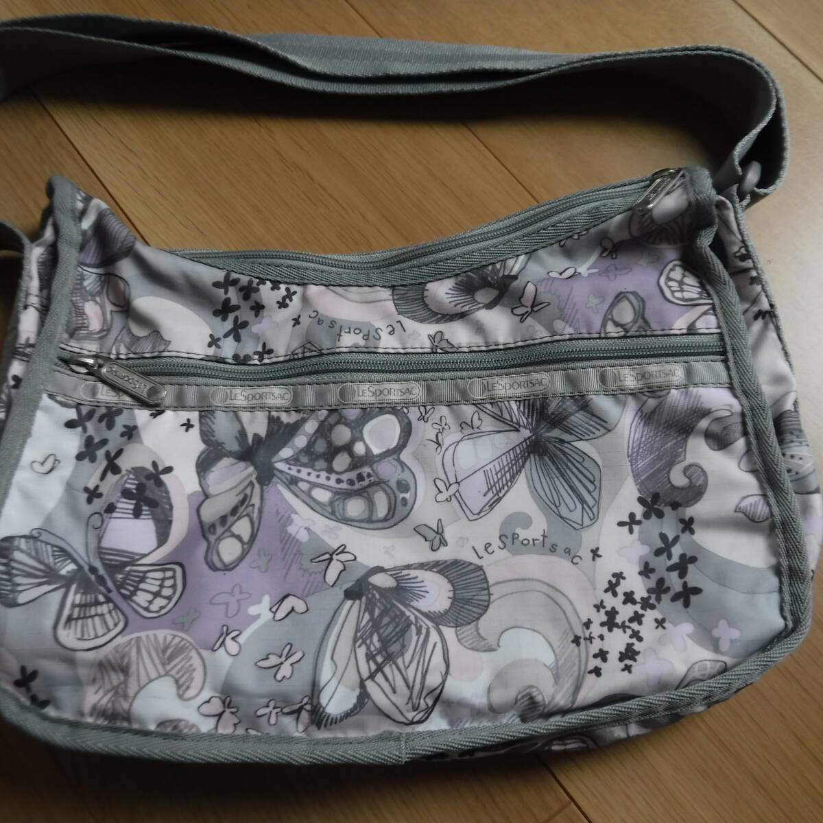 税不要特価 美品!LESPORTSAC レスポートサック 蝶々柄 ショルダーバッグ♪クラシックホーボー拍卖