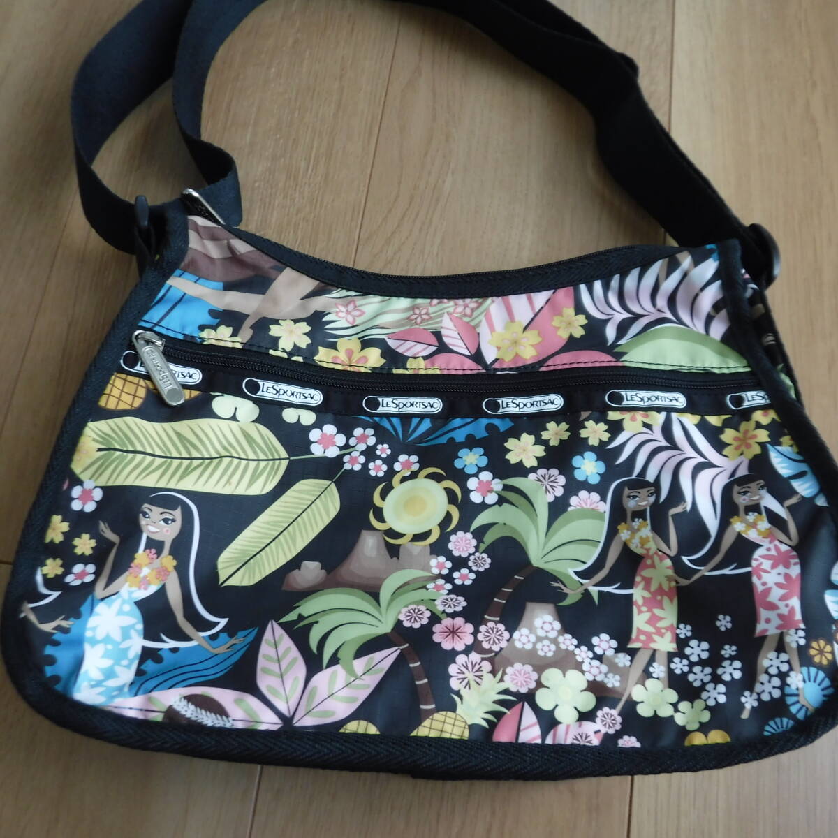 税不要特価 新品!LESPORTSAC レスポートサック ハワイ限定 ワヒネフラ フラガール ショルダーバッグ♪クラシックホーボー17拍卖