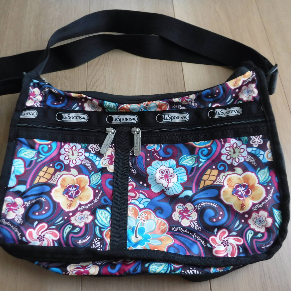 税不要特価 極美品!LESPORTSAC レスポートサック ハワイ限定 パラダイスブルーム 大きめ ショルダーバッグ♪デラックスエブリデイ①拍卖