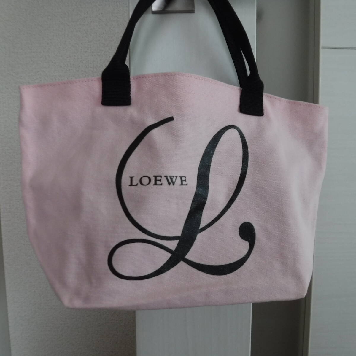 税不要特価 美品!LOEWE ロエベ ライトピンク 大きめロゴ トートバッグ♪17拍卖