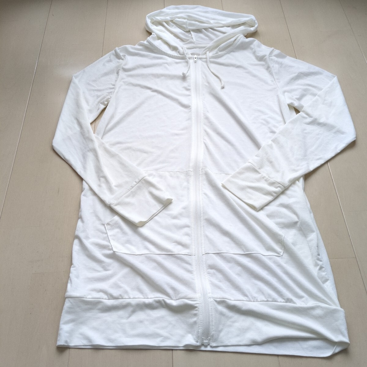 Provadorプロバドール パーカー 白 長袖 M ホワイト ポリエステル 海 プール 山 レディース 丈長め 上着 羽織り拍卖