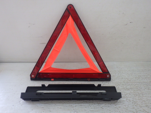 【Y0253】 車載未使用品 メルセデスベンツ 純正 三角停止板 三角表示板 ケース付 A0008900597 A0008900397 即決拍卖