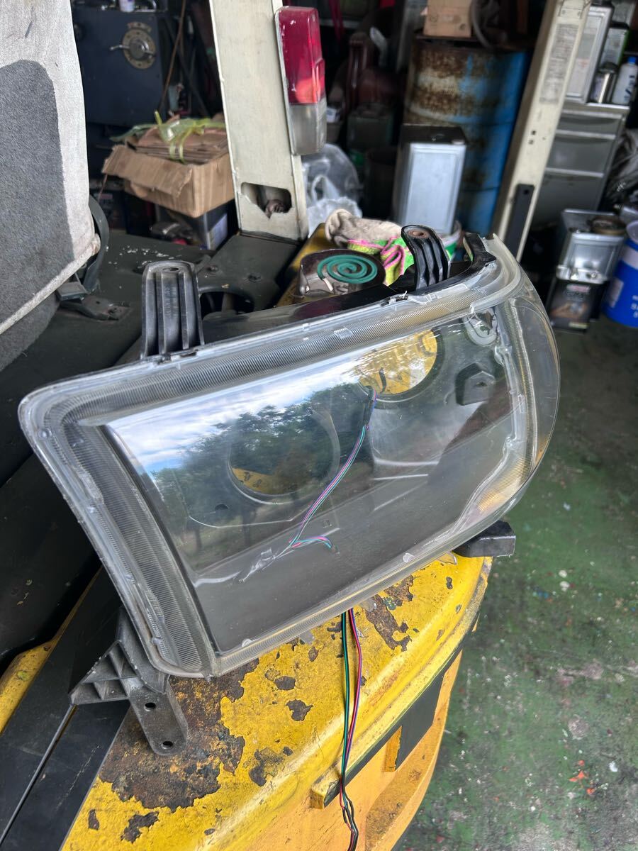 タンドラ セコイア ヘッドライトレンズ&裏側ケースのみ 中古 くすみ黄ばみ傷あり 拍卖