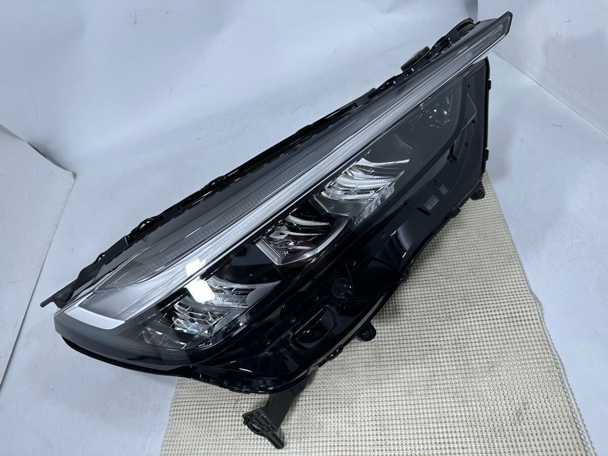 M21-3-1  美品 ヴェゼル 左 前期 e:HEV RV5 RV6 打刻J3 W5884 ヘッドライト RV3 RV4 拍卖