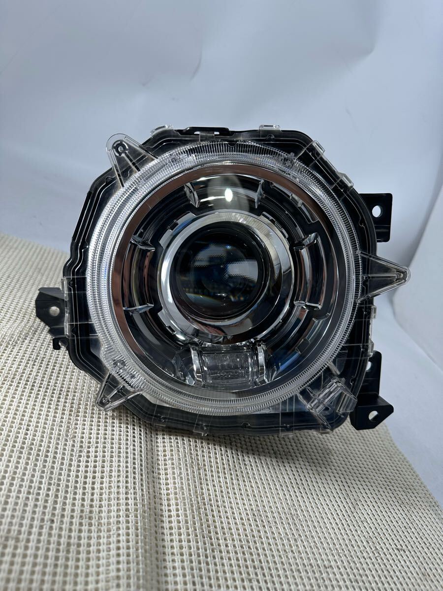 M18-1-2 美品  ジムニー 右 JB64W 打刻3R 100-5938G ヘッドライト拍卖