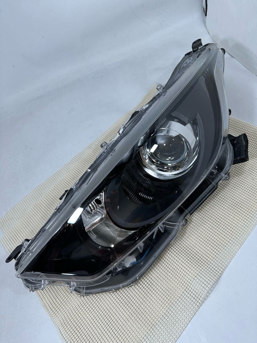 M47-4-3  ヤリス MXPA10 MXPA15 KSP210 打刻A5 ハロゲン K0-1 ヘッドライト拍卖