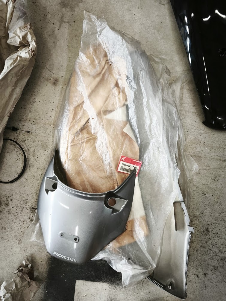 HONDA LEAD フロントカウル サイドカバー拍卖