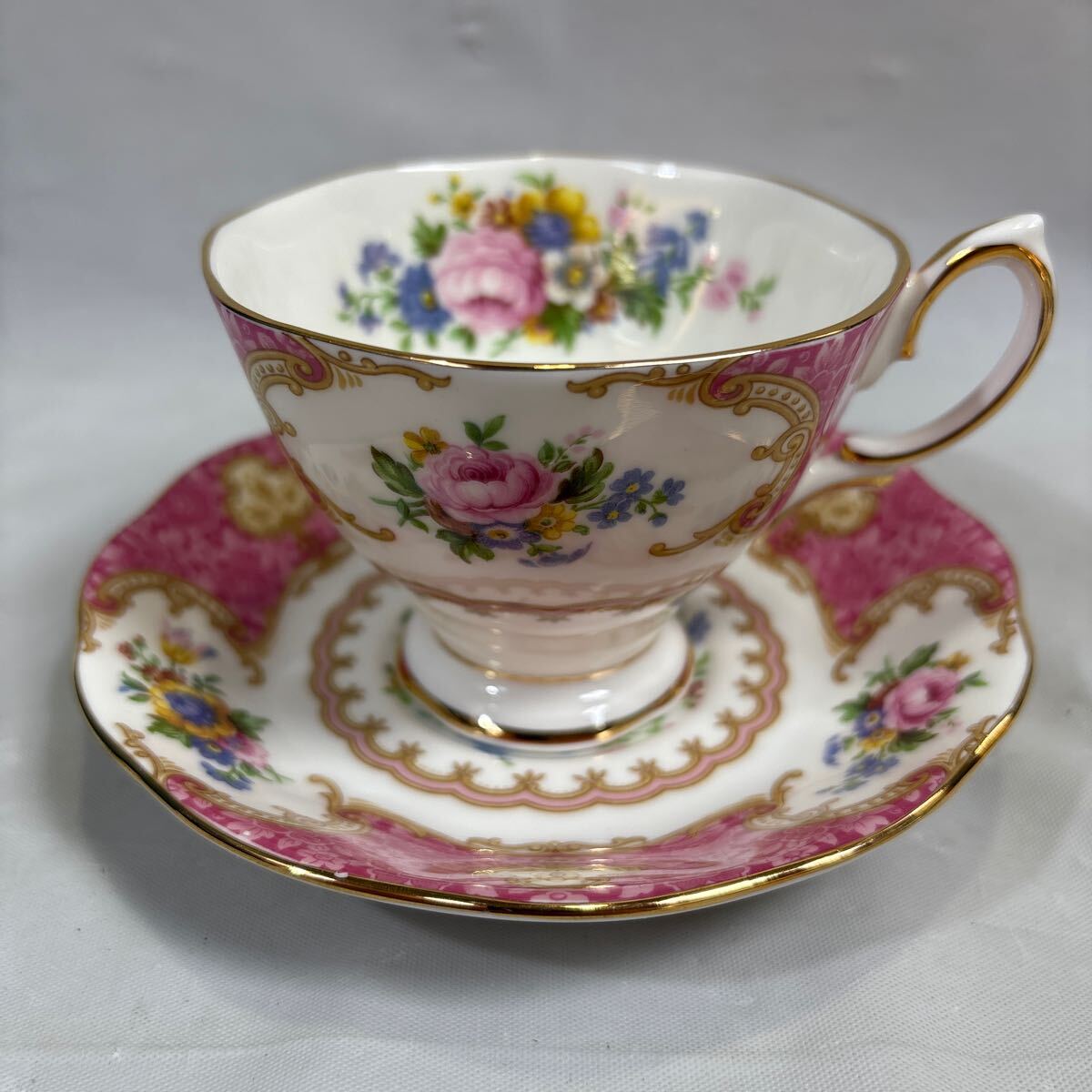 ロイヤルアルバート レディーカーライル カップ&ソーサー 中古品拍卖