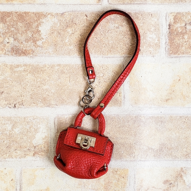 フェラガモ ガンチーニ ハンドバッグモチーフ レザー バッグチャーム キーホルダー イタリア製 レッド Salvatore Ferragamo拍卖