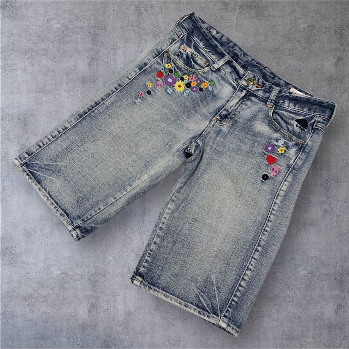 ■ScoLar スカラー■花 蝶 キノコ 刺繍 色落ち加工 デニム ハーフパンツ M拍卖