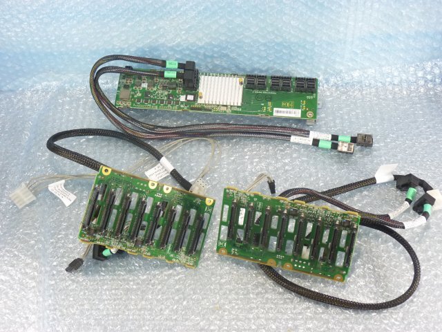 1RTQ // Fujitsu PRIMERGY RX2540 M2 の ハードディスク(HDD)バックパネル 2.5インチ 16スロット / A3C40181407 A3C40173252 ///在庫3拍卖