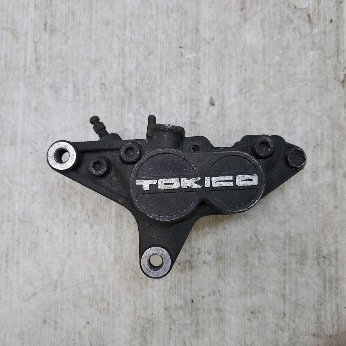 スズキ GSXR-400-2 ? フロントブレーキキャリパー 左 ? GK73A 【0824-354】拍卖