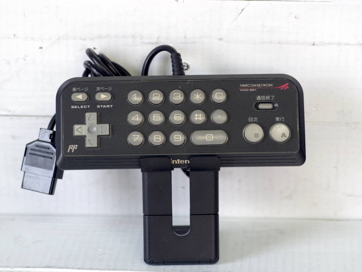M12814【FC】ファミコンネットワーク 通電チェックOK! ファミコン HVC-051 コントローラ 60サイズ拍卖