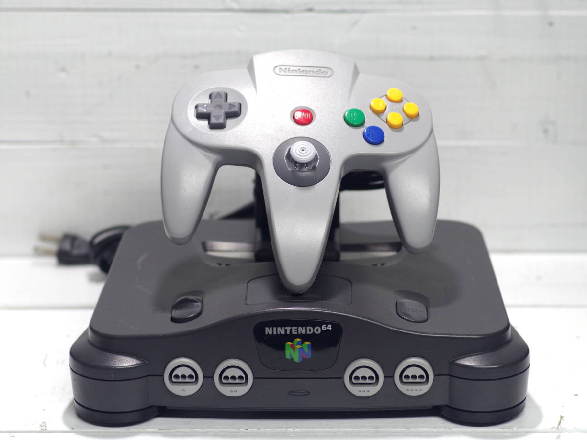 M12847【N64】起動OK!! 外装除菌 内部ホコリをコンプレッサーで強制排出 コントローラ(グレー)電源&映像ケーブル 付属 NINTENDO64 80サイズ拍卖