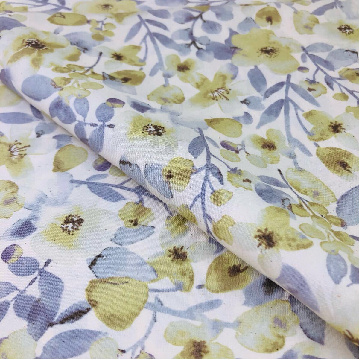 1m 日本製 水彩 花柄ブロード 生地 はぎれ コットン 花柄 綿生地 イエロー系拍卖
