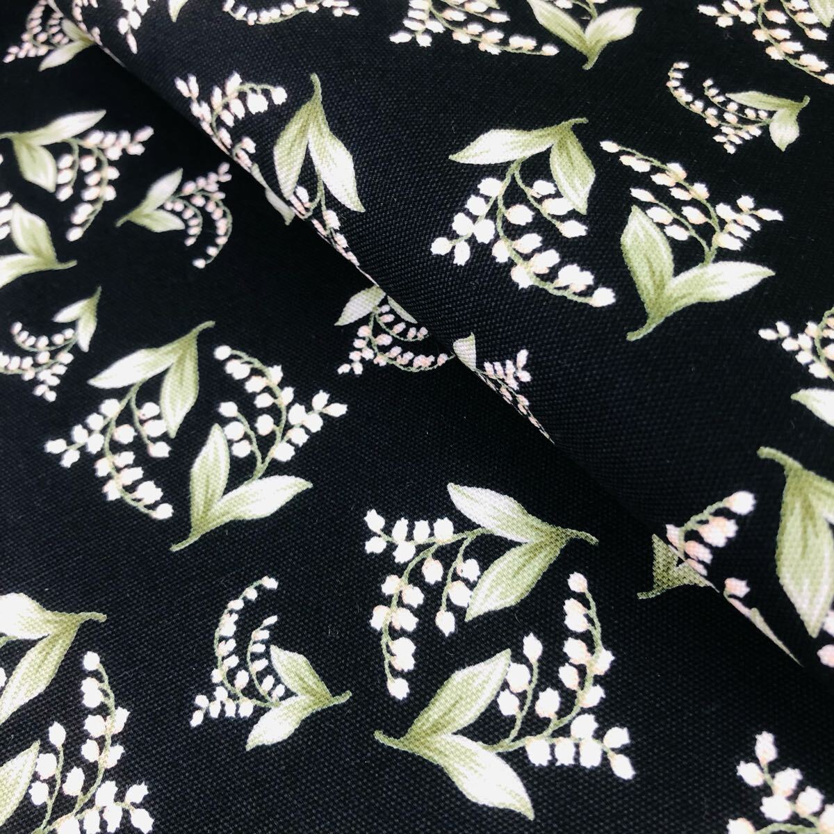 日本製 1m コットン オックス すずらん ブラック 花柄 はぎれ スズラン 生地拍卖