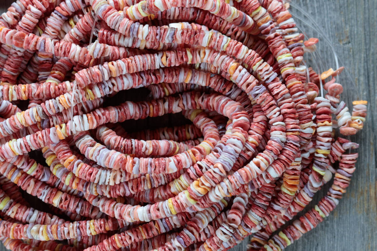 *Shell beads12拍卖