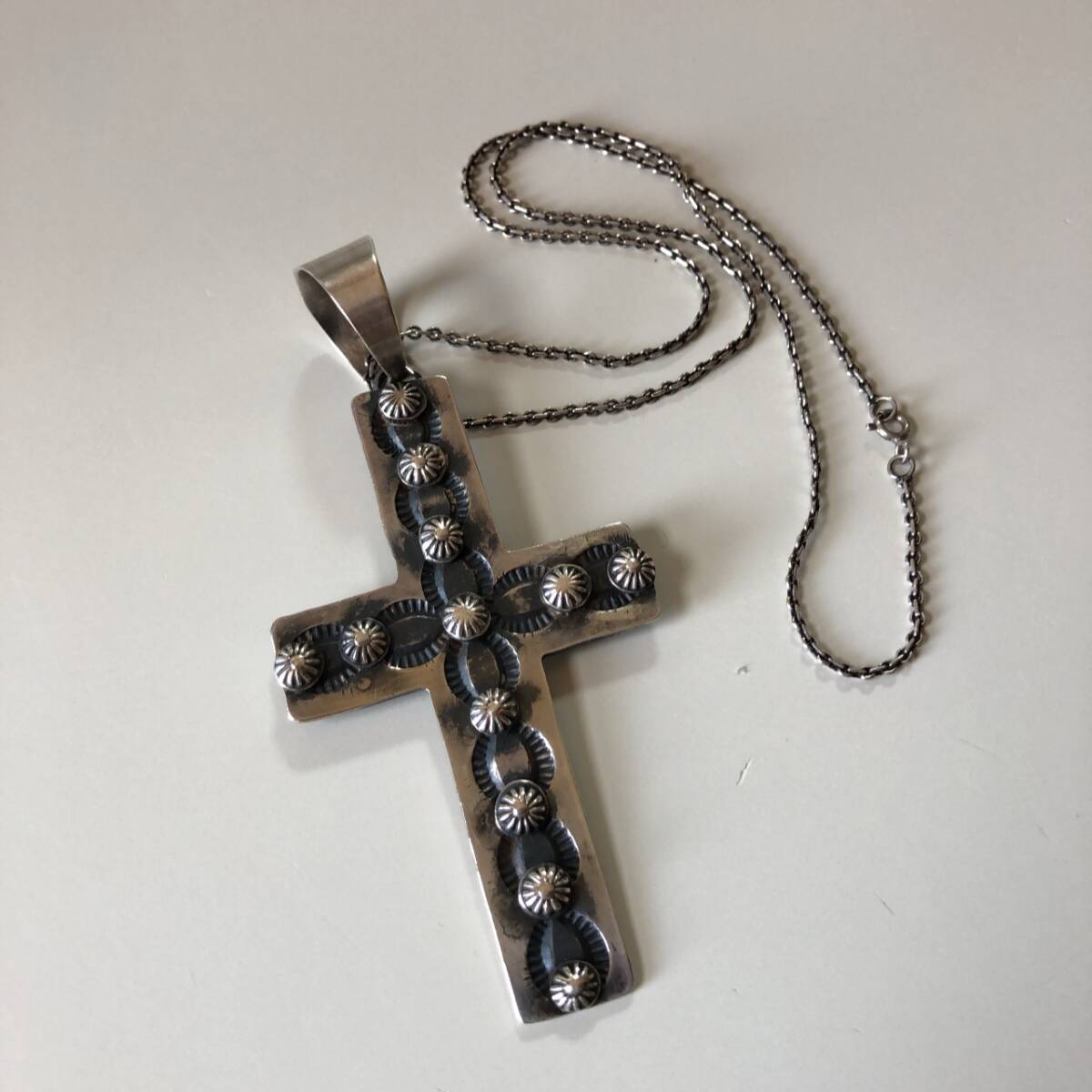 GQ2684◇Chimney Butte : Navajo クロスペンダントネックレス◇スターリングシルバー ナバホ族拍卖