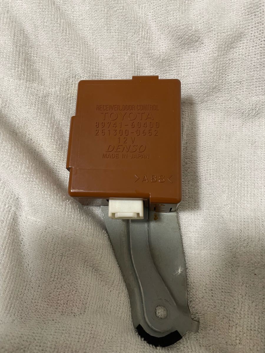 ★トヨタ TOYOTA ランドクルーザー ランクル UZJ100W ドアコントロールレシーバー 251300-0652 89741-60400拍卖