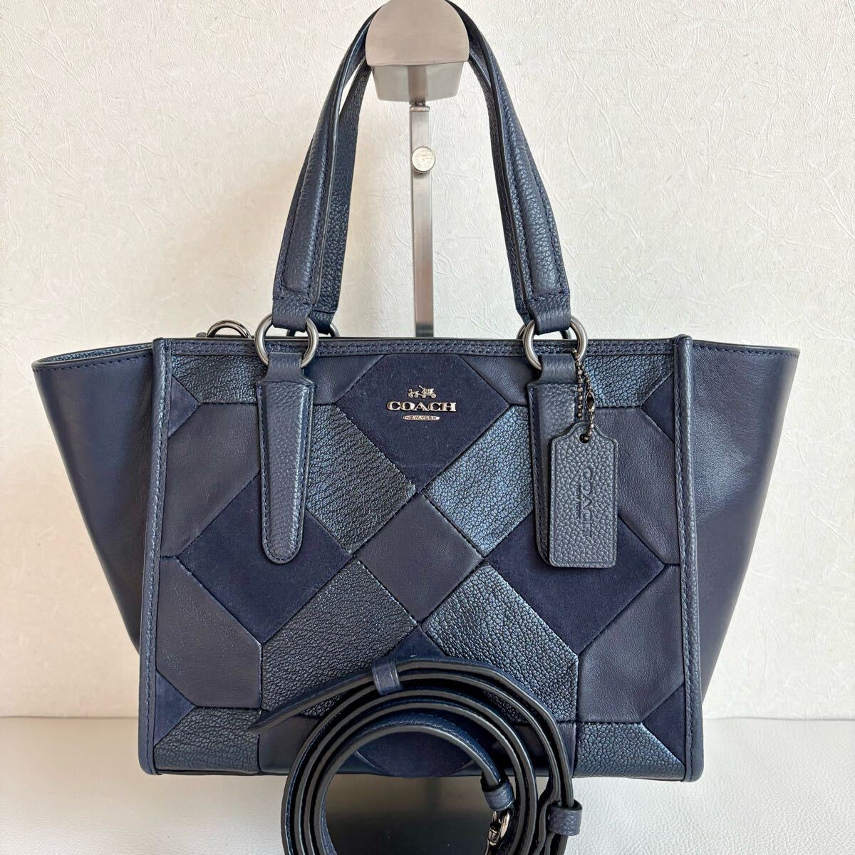 【極美品】【コーチ】COACH ミニクロスビー キャリーオール パッチワーク 2WAYバッグ ハンド ショルダー 斜め掛け ネイビー拍卖