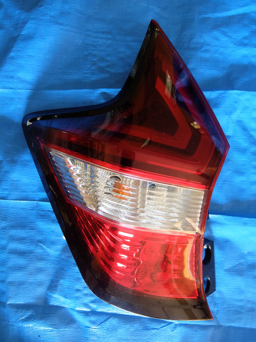 日産ノート DAA-HE12 純正 左テールランプ 26555-5WK0A 2017年式車拍卖