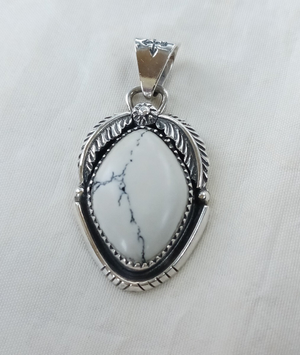 インディアンジュエリー ホワイトバッファロー ペンダント シルバー925拍卖