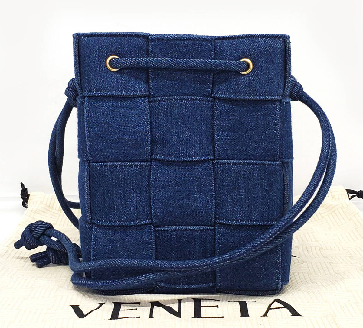 S186◆極美品【ボッテガヴェネタ】マキシイントレ スモールカセット ショルダーバッグ◆クロスボディ ICチップ確認済み トート デニム拍卖