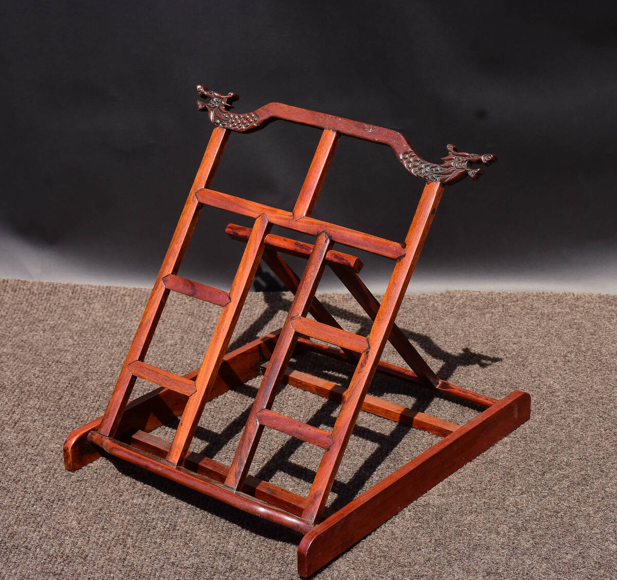 唐物 清 大紅酸枝木 彫刻 龍首 看書架 木製 古美術品 時代物 中国古玩 骨董品 D66拍卖